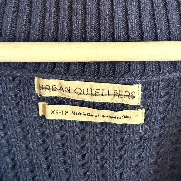 Urban Outfitters Crop Navy Cowl Neck Sweater Long Sleeve Waffle Knit Soft - Picture 3 of 6